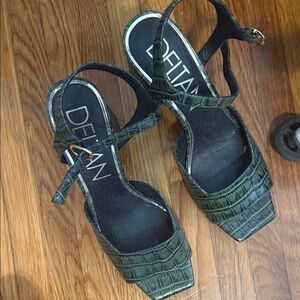 Gorgeous green deltan sandal heels sz 9 M